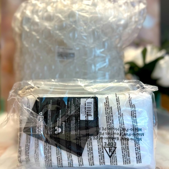 NWT! Wedding Loungefly Minnie Mouse Iridescent Pearl Backpack and Wallet Combo - Picture 3 of 14